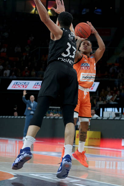 场均4.5球！拜仁火力称霸五大联赛，里尔逆袭大巴黎成法甲惊喜