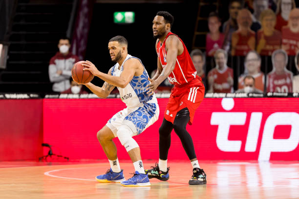 展现出强大 展现出强大